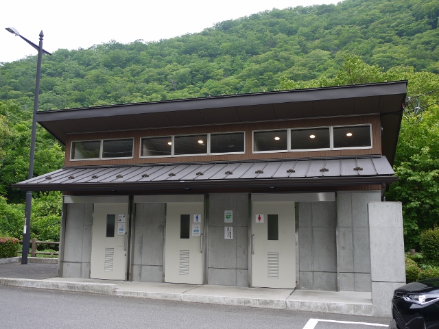 竜化の滝駐車場